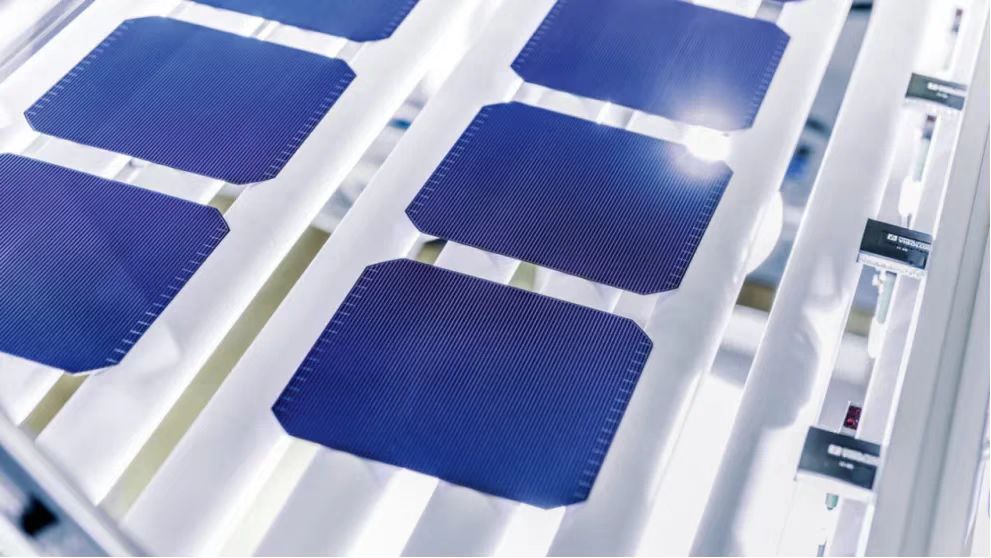 First attempt to build ‘shingled’ perovskite-silicon tandem solar cells